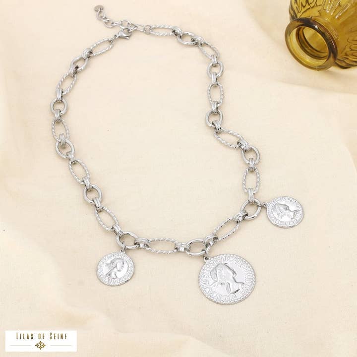 Collana con ciondoli monete in acciaio inossidabile 0125605 per la vendita all'ingrosso da parte di Lilas de Seine