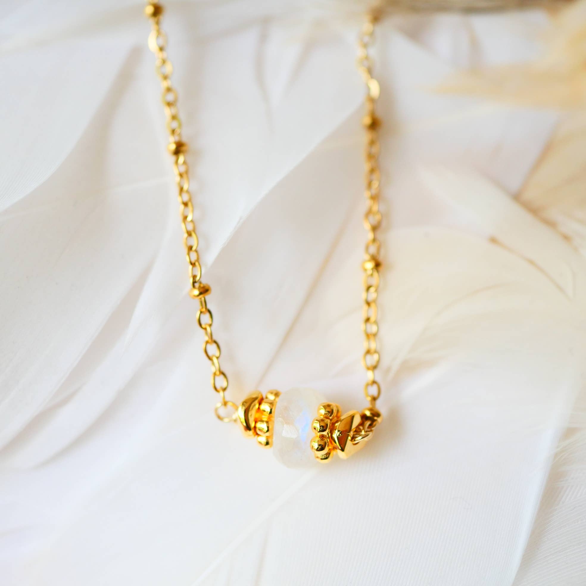 GINANDGER – wholesale Pendant/charm necklace – NECKLACE MOHINI MOONSTONE3