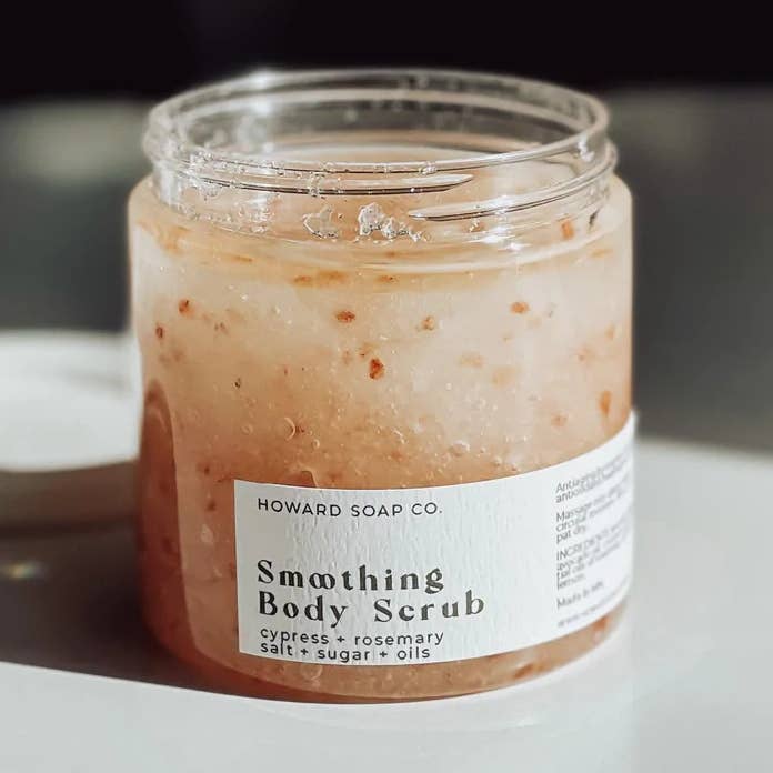 Gommage pour le corps lissant pour la vente par Howard Soap Company