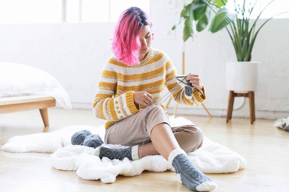 Crafter – wholesale DIY craft kit – Cozy Knit Cabled Socks Workshop Kit7
