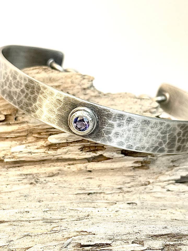 La manchette à double lunette avec chaîne, améthyste pour la vente par KFinn Designs