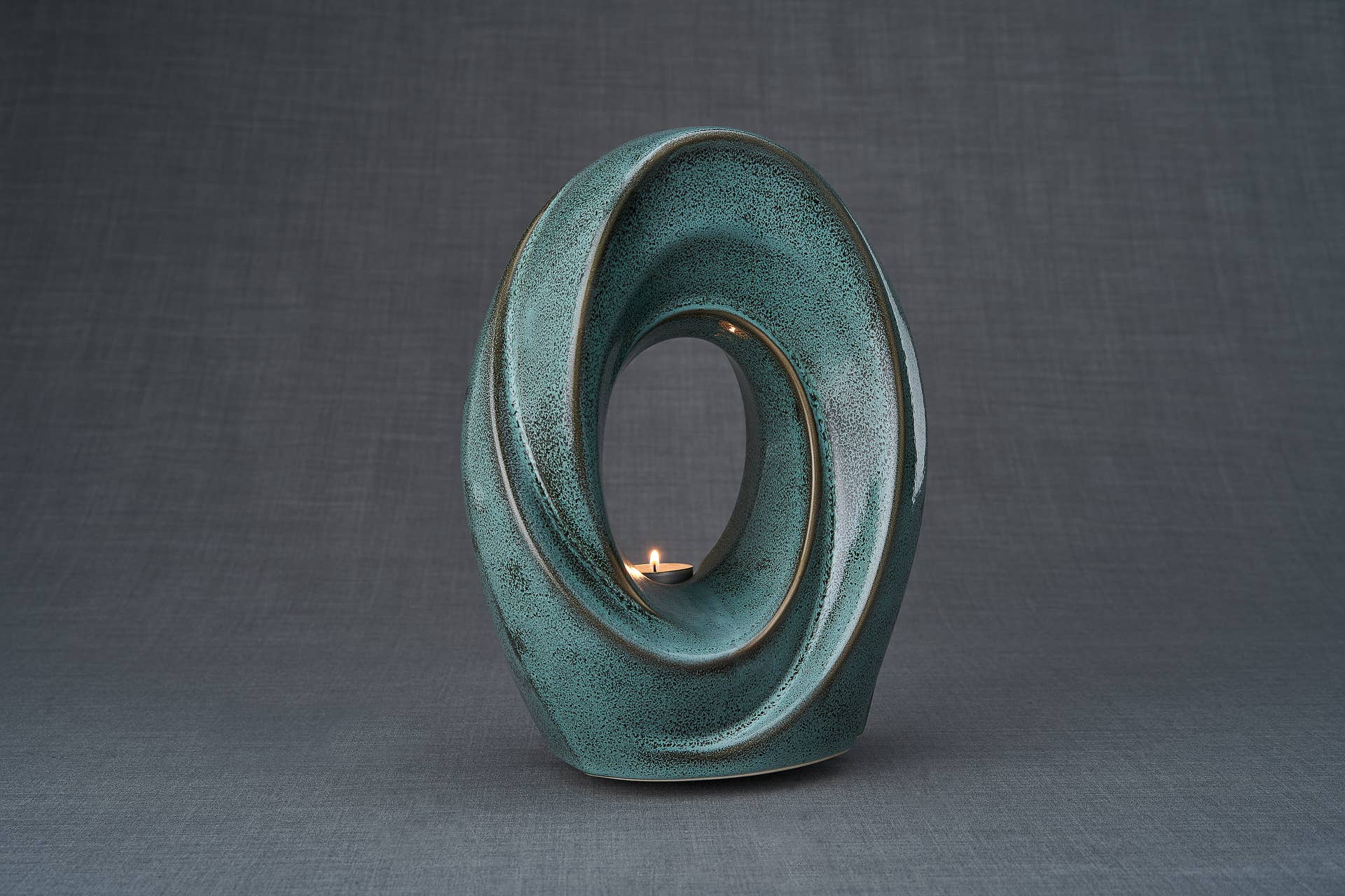 Pulvis Art Urns - Wholesale Urn - Cremation Urn "The Passage" - Large | Oily Green Melange2