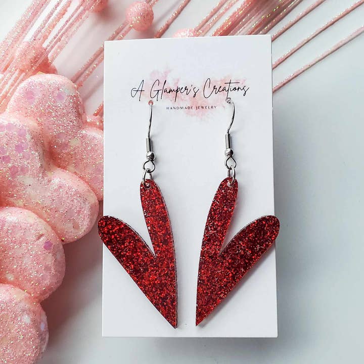 Rött glitter handritat hjärta Alla hjärtans akryl örhängen för wholesale av A Glamper's Creations LLC