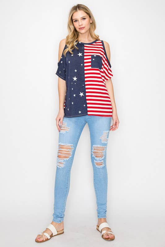 FLÅDE 10735SL524 - UDSKÆRING PÅ ÆRMESTJERNE OG STRIBET TOP for engroshandel på Faire9