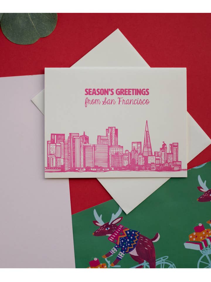 Carte de vœux de saison avec skyline de SF en rose en letterpress pour la vente par Coffee n Cream Press