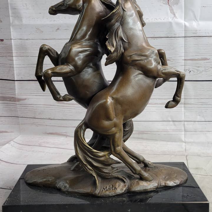 Bronzhaus – Escultura por atacado – Dois Cavalos Empinados Escultura de Bronze Estátua Decoração para Amantes de Cavalos Arte Assinada em Base de Mármore