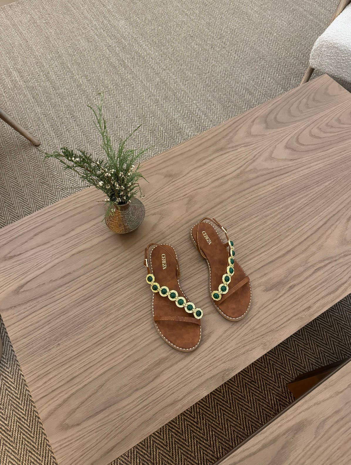 CEREZA - Vente Sandales – femme - Sandales plates avec bride ornée de pierres précieuses4