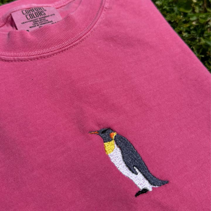 T-shirt Bordada com Pinguim por atacado de EnjoyMyDesign