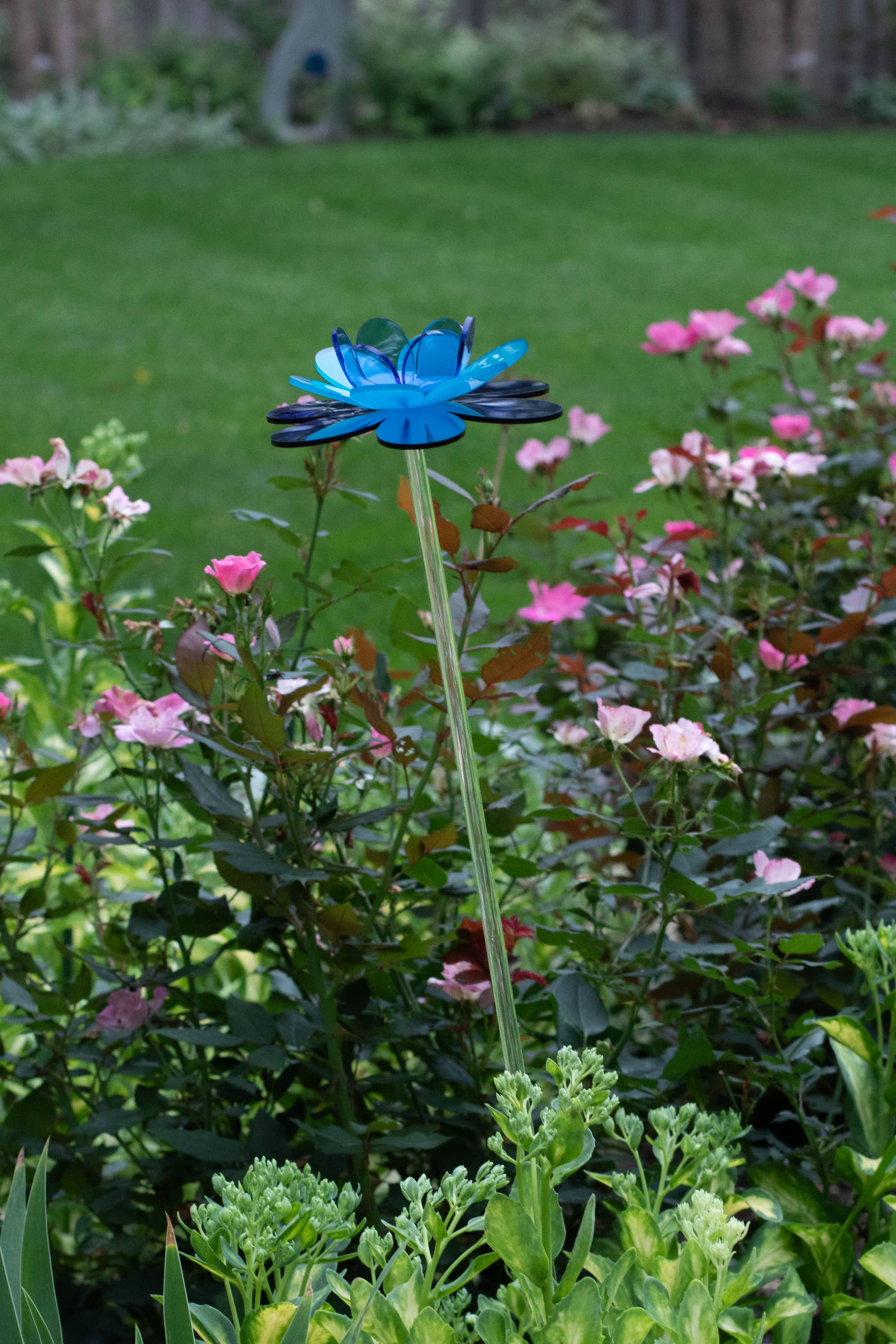 The Colored Petal – wholesale Garden/lawn stake – Blue aqua garden stake | Diamond lotus flower decor handmade1