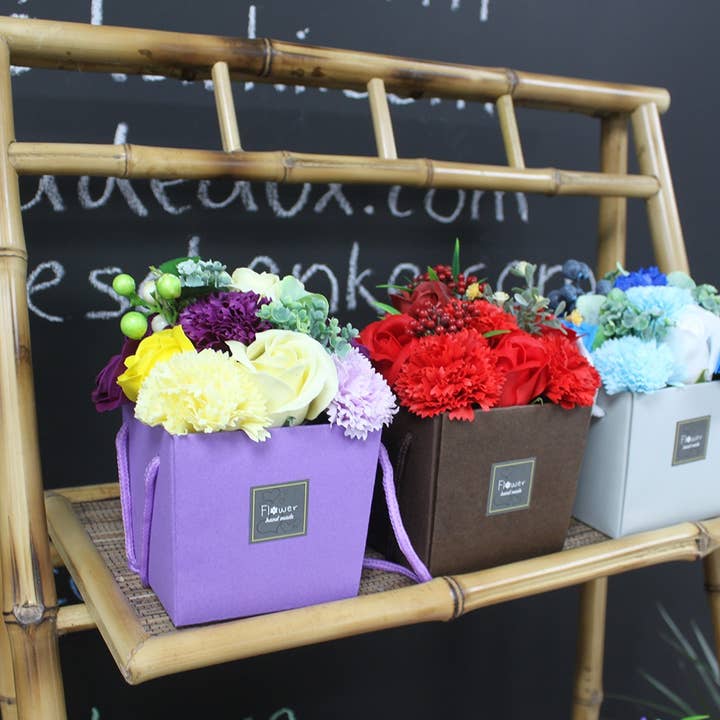 Euphoriq – Großhandel Bade- & Körperpflege-Set – Seife Blumen Bouquet Hochzeit Blues