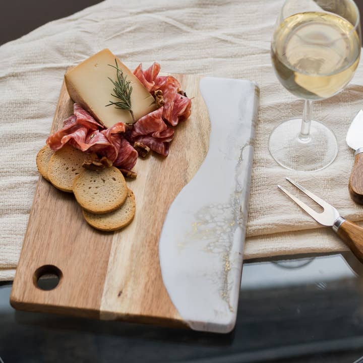 Lynn & Liana Designs - Venta al por mayor Tablas de quesos - Tabla de quesos / charcutería de resina de madera pequeña SIN ARANCELES3