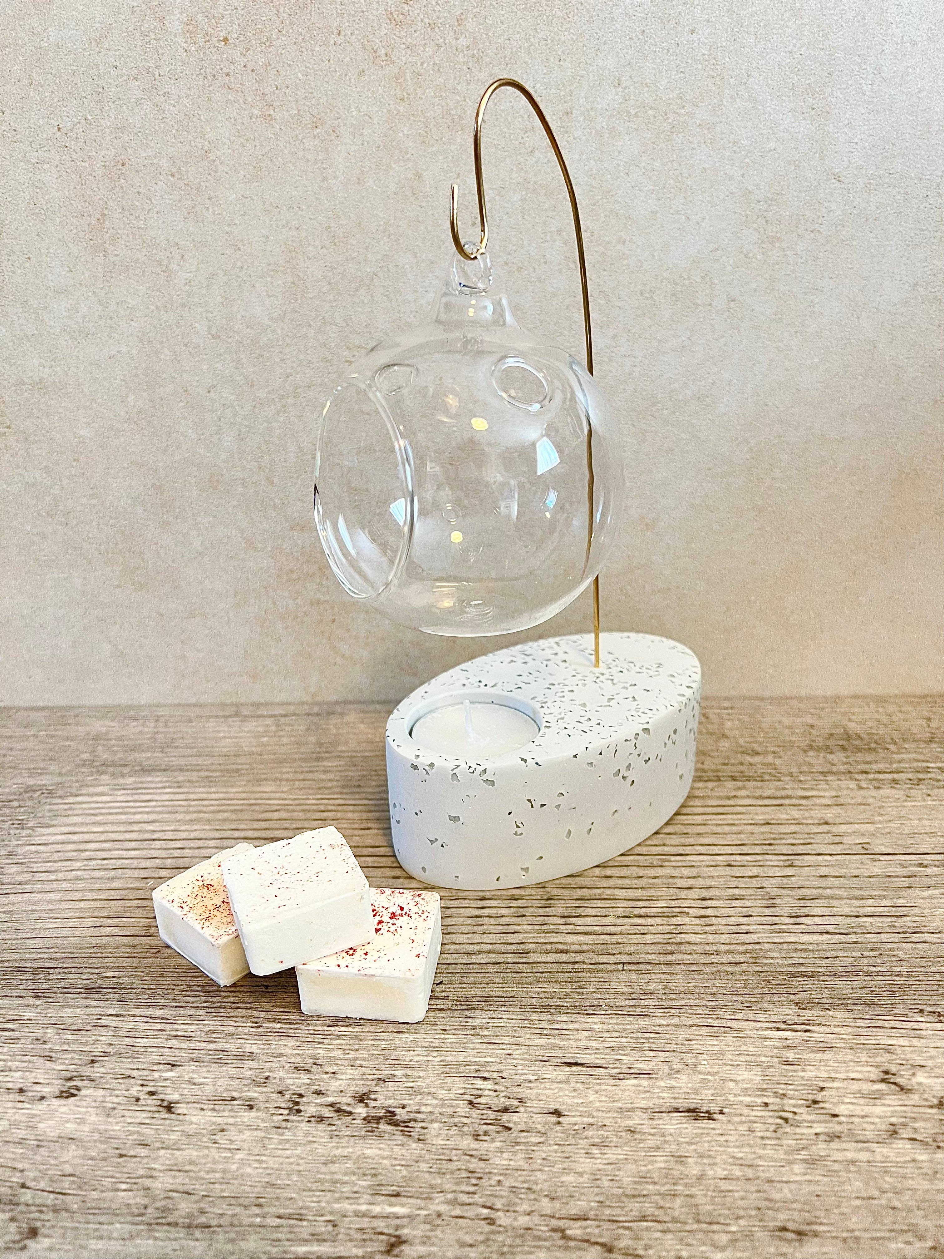 EMB Pretty – wholesale Vaxvärmare – ‘ICE QUEEN’ Jesmonite- och mässingsvaxvärmare med glaskupa4