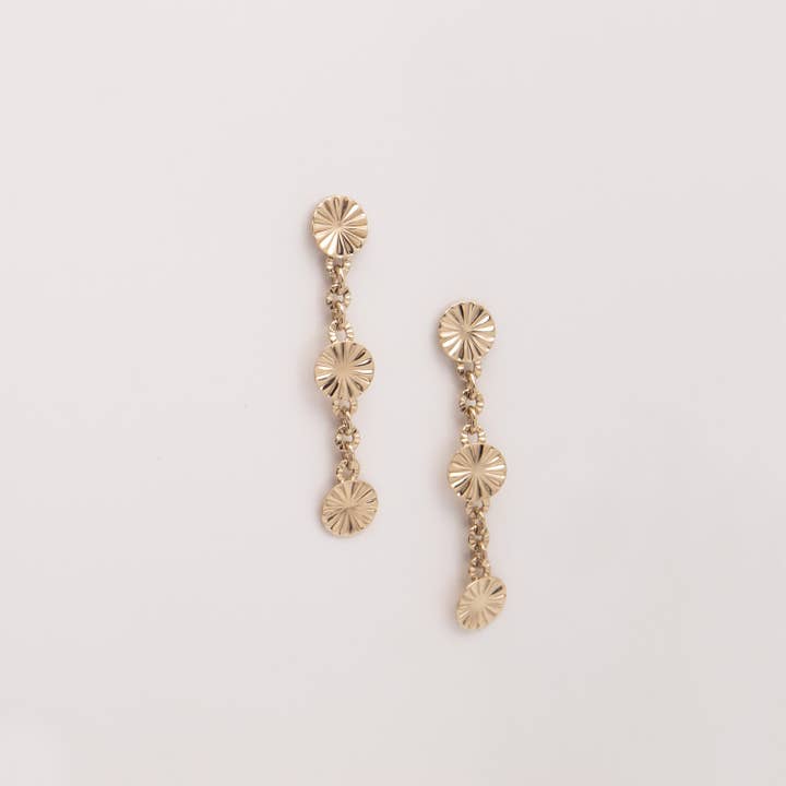 Clous PLEATS Pendants pour la vente par LES FEMMES A BARBES