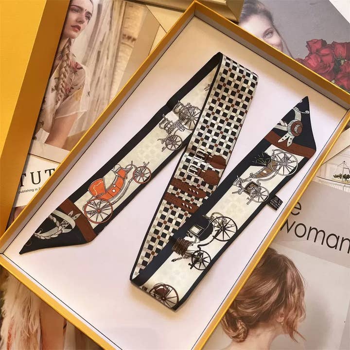 ÉCHARPE FINE EN SOIE À IMPRIMÉ CAVALIER, SS 30009 pour la vente par JOIA ACCESSORIES