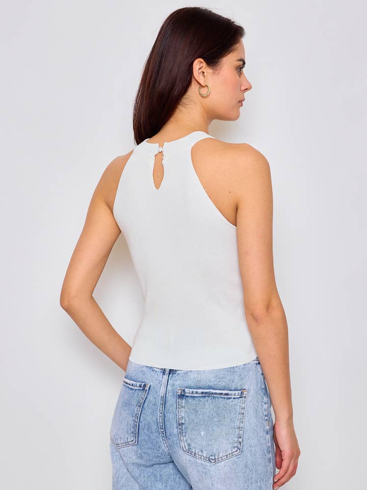 Frime - Wholesale Blouse - Women's - Sleeveless top with embossed flower on the front - 246210