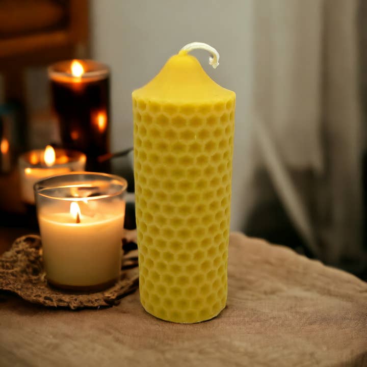 Cernunnos Farms - Vente Bougies piliers - Bougie pilier nid d'abeille à dessus surélevé0