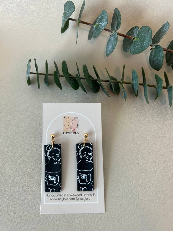 Gouttes rectangulaires - Dessin au trait de dame imprimé - blanc sur noir pour la vente par lucylola