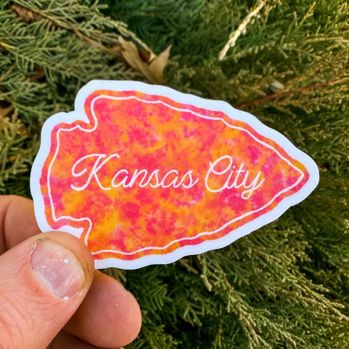 Autocollants de football KC - Flèche tie-dye de Kansas City pour la vente par Stellar Gifts & Goods Wholesale