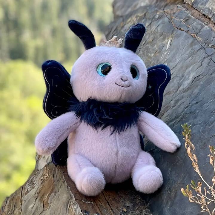Varelse Luna Moth Lila Fantasy Plysch 10" för wholesale av Puppet Pals