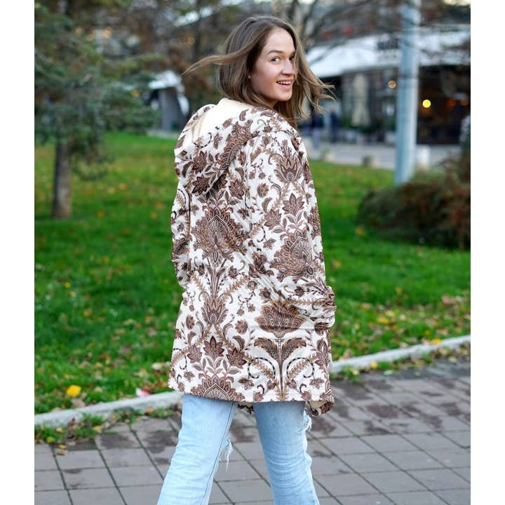 Spirit Ember Knuffelcape | Unisex Minky Sherpa Gevoerde Jas met Capuchon | Festivaljas voor Dames en Heren | Bergmode voor wholesale door Manifestie
