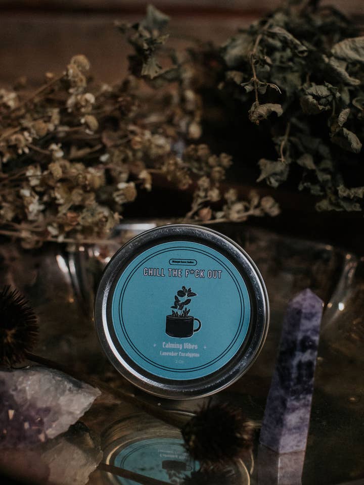 Bougie en étain Chill the F*ck Out - Bougie Spell - Lavande pour la vente par Midnight Raven Studios