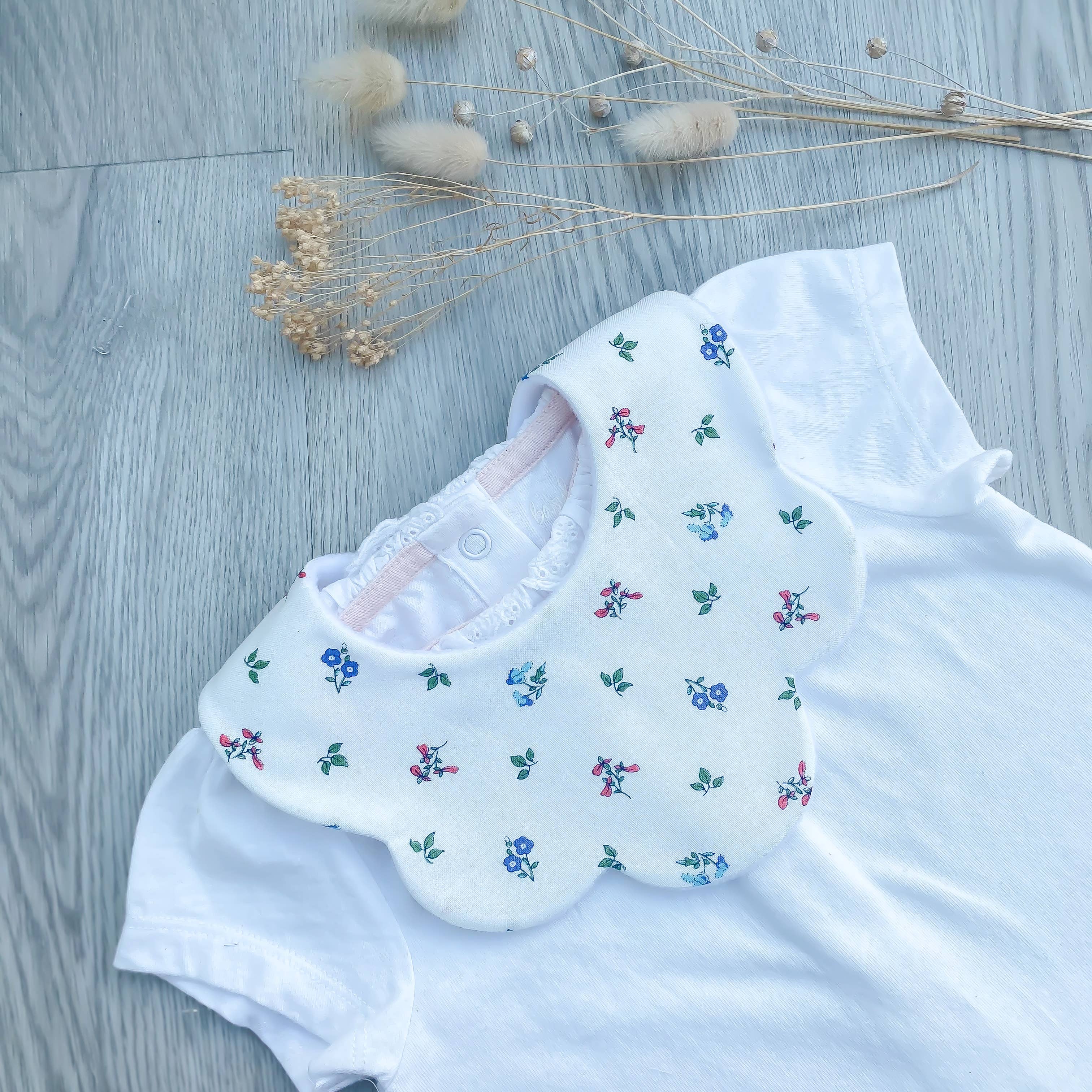 Craftytot - Wholesale Bib - Baby - Scalloped baby bib - scattered floral