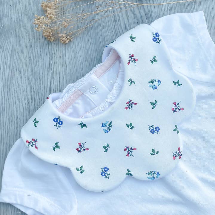 Craftytot - Wholesale Bib - Baby - Scalloped baby bib - scattered floral0