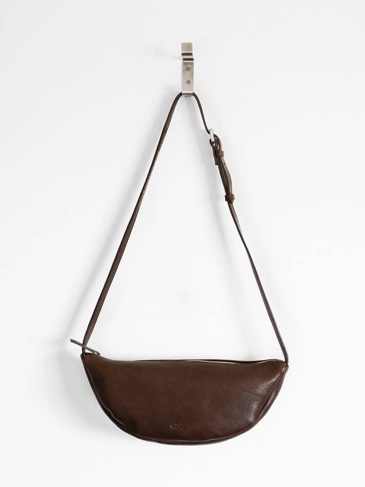 Leder-Mondtasche | Urbane Lederschultertasche für den Großhandel von Casia Leather Bags