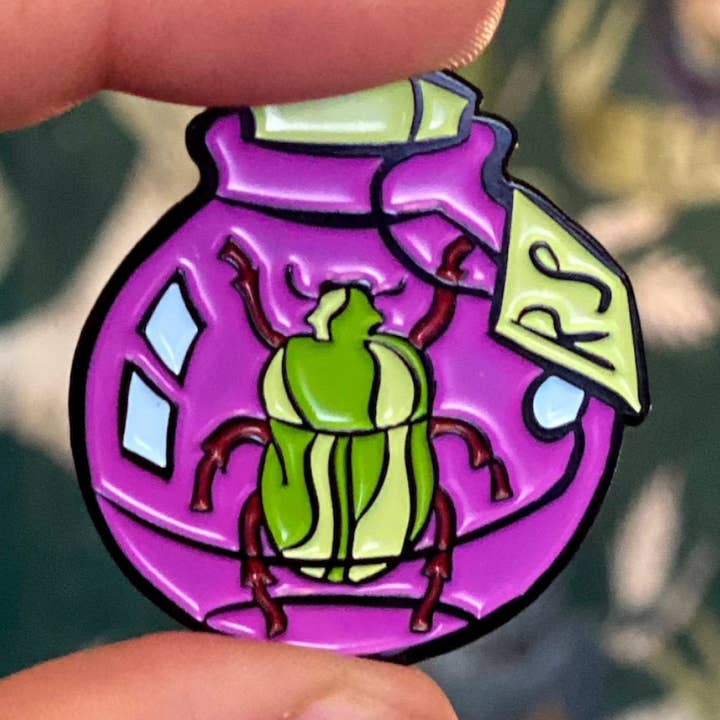 The Witch's Cabin - Wholesale Lapel Pin/Button - Rita Skeeter pin animago beetle | Harry Potter0