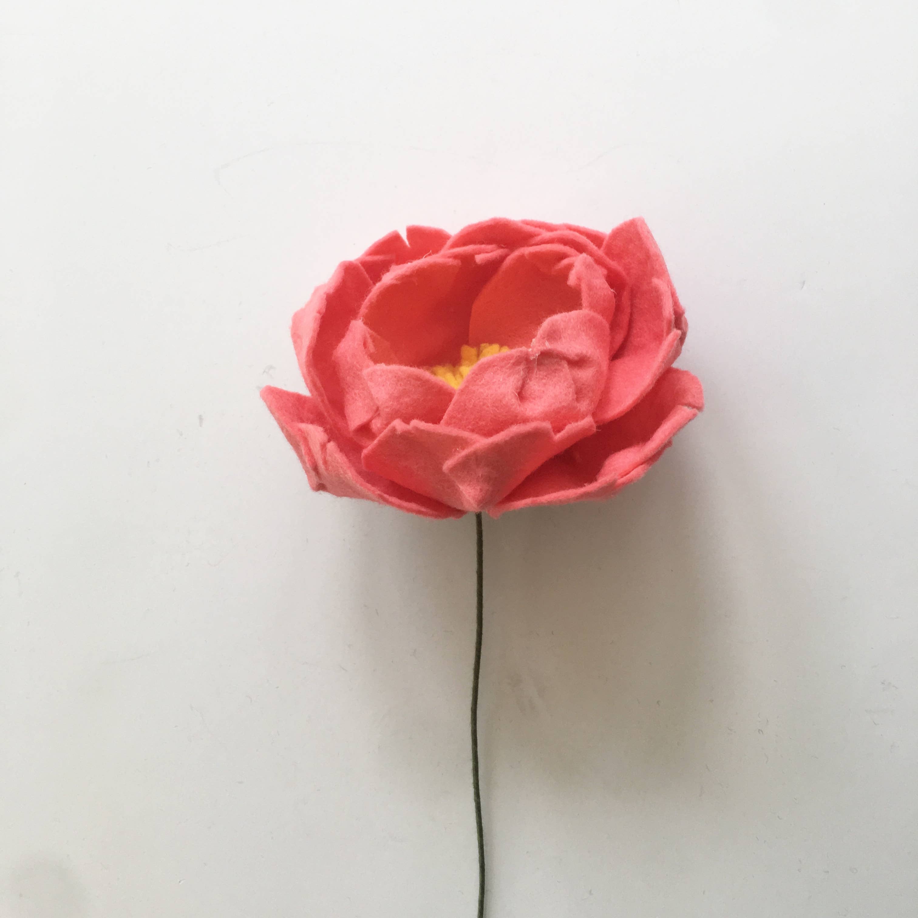 Fleurish Felt Flower Co. – Flores artificiais por atacado – Flores de Feltro Peônia1