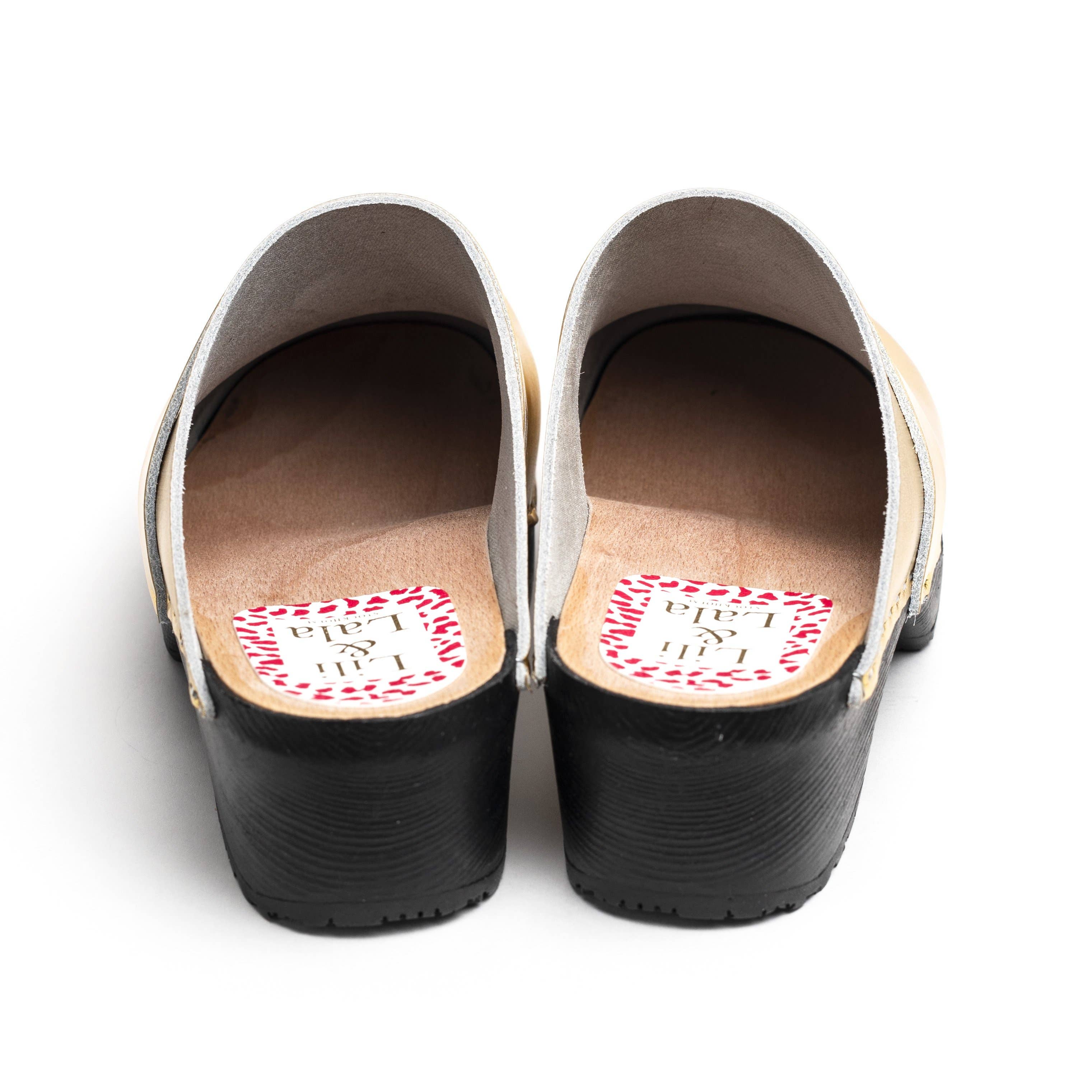 Lili & Lala - Venta al por mayor Zuecos - Mujer - Zuecos clásicos Uppsala de cuero dorado con suela de goma negra2