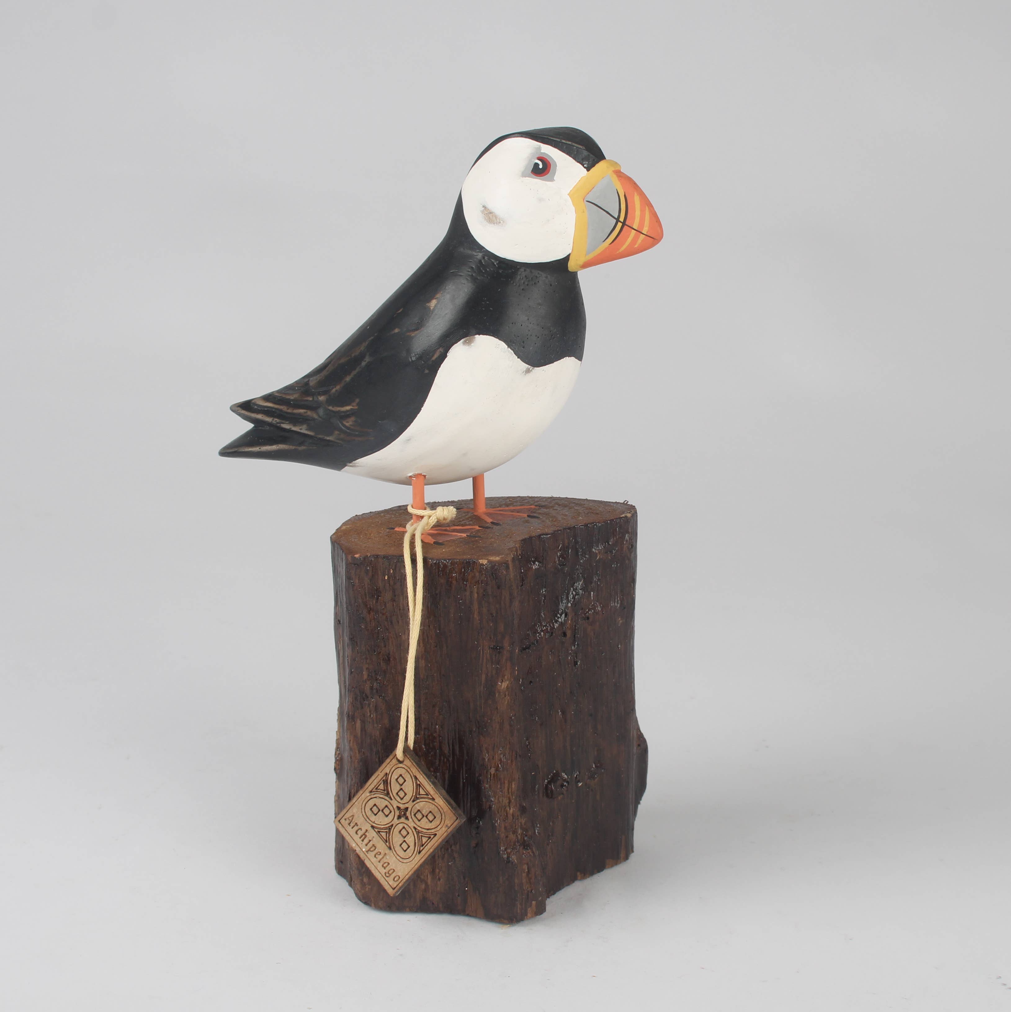 Originals International Ltd – wholesale Decorative figurine – Hand Carved Small Puffin on Block by Archipelago0