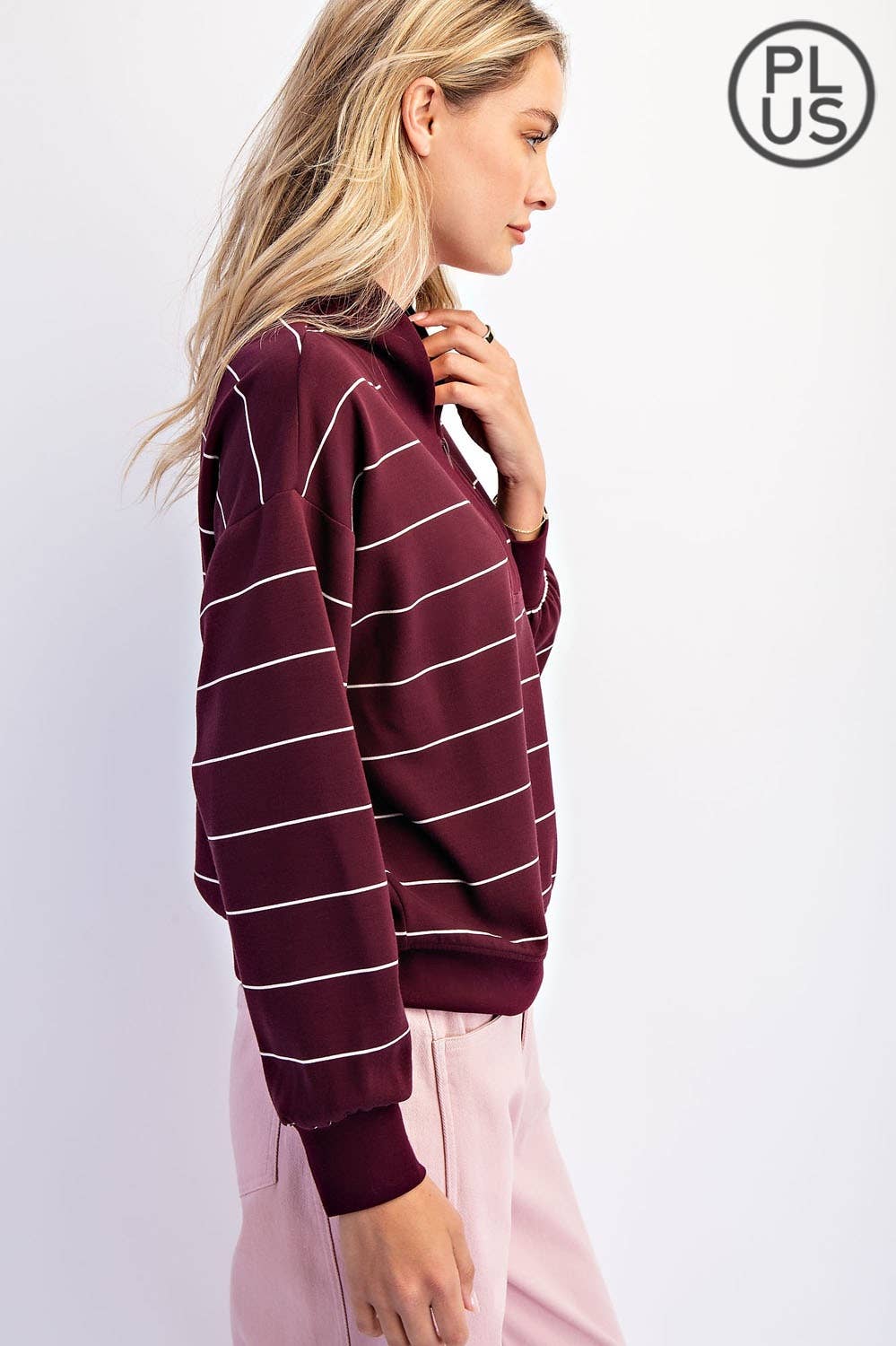 Rae Mode - Vendita all'ingrosso Felpa - Donna - GIACCA SCUBA A RIGHE IN MODAL TAGLIA FORTE CON SCOLLO A V12