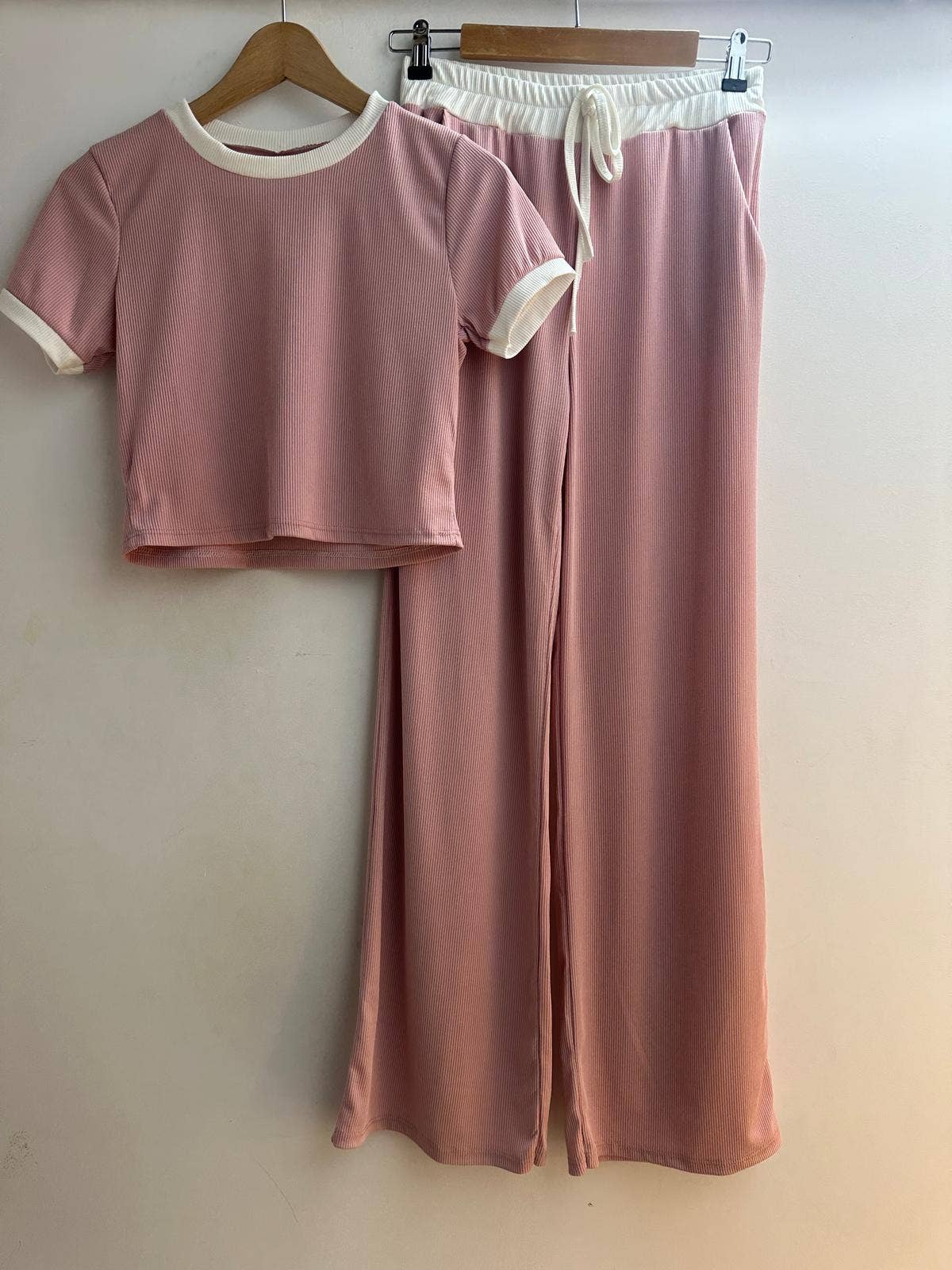 LORIANE – Engroshandel Loungesæt - Dame – LORIANE sæt med stribet top og bukser i one size5