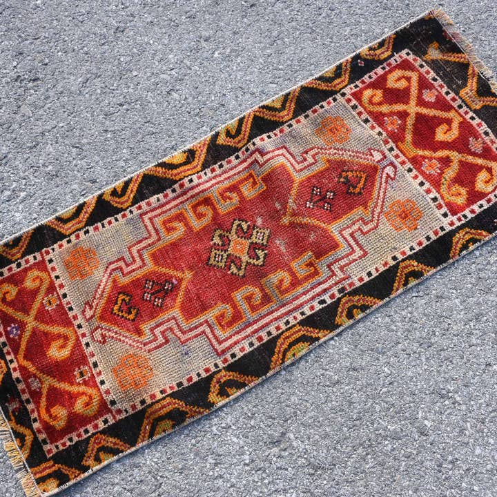 Vintage Rugs Loom - Wholesale Bath Mat - Handmade Red Kilim Patchwork Rug, 1.3x3.1 Ft Area Rug1