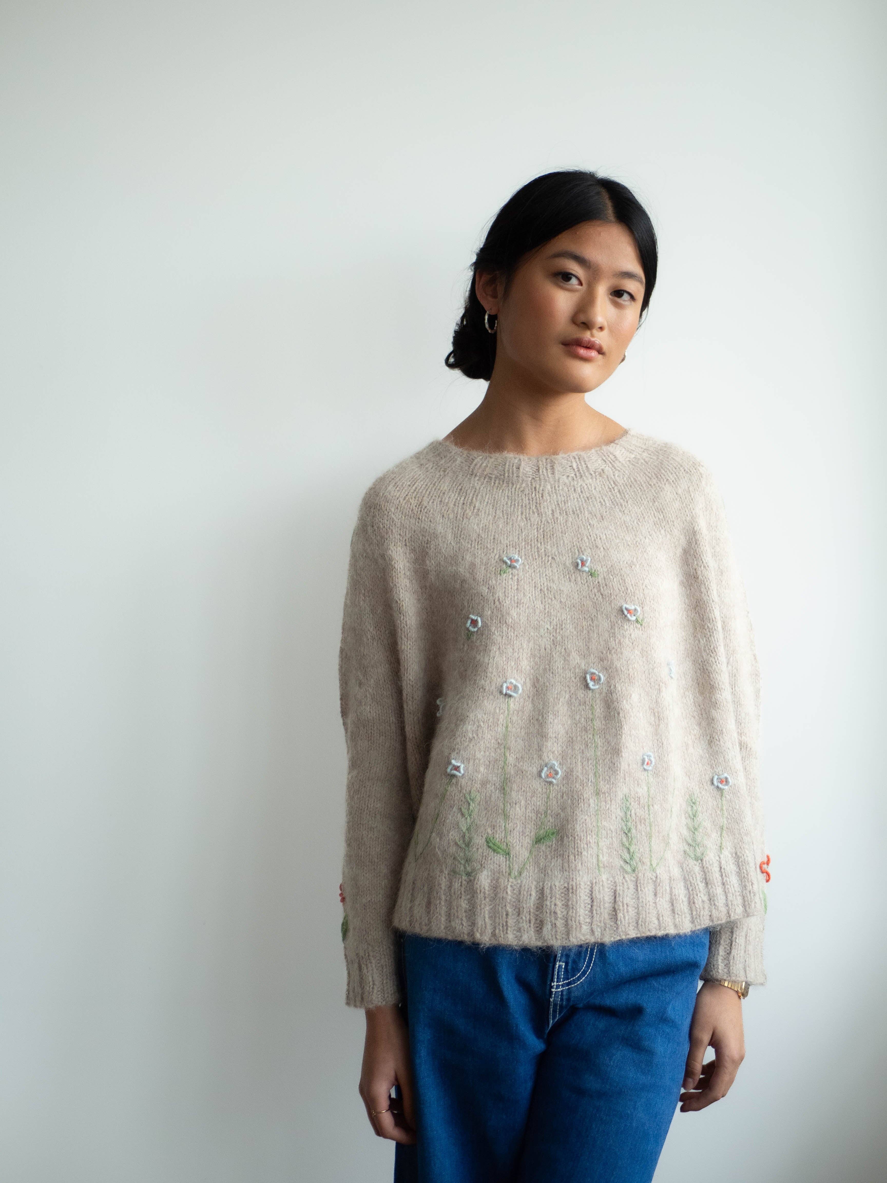 Lalura - Venta al por mayor Jersey de punto - Mujer - Swoncho bordado por Studio Variopinto7