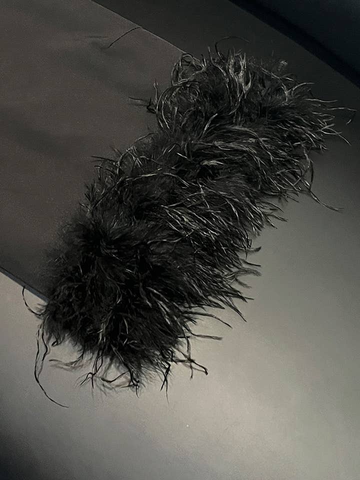 Sanyao Fashion - Wholesale Outerwear Vest - Women's - SY411 White Ostrich Feather Trim Round Neck Sleeveless Top6