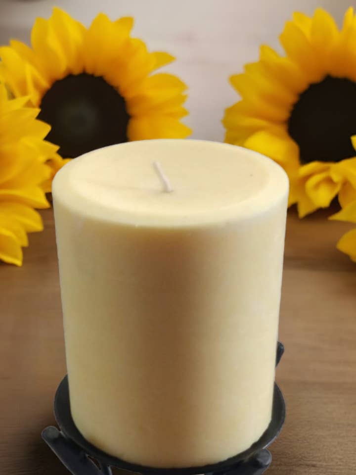 Pilier parfumé au tournesol et bougie votive au soja pour la vente par Kate's Candles co