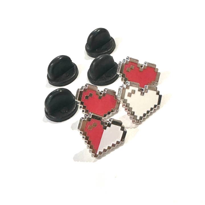 Épingles en émail cœur pixel art mini remplissage RPG pour la vente par Ollybits Pixel Art