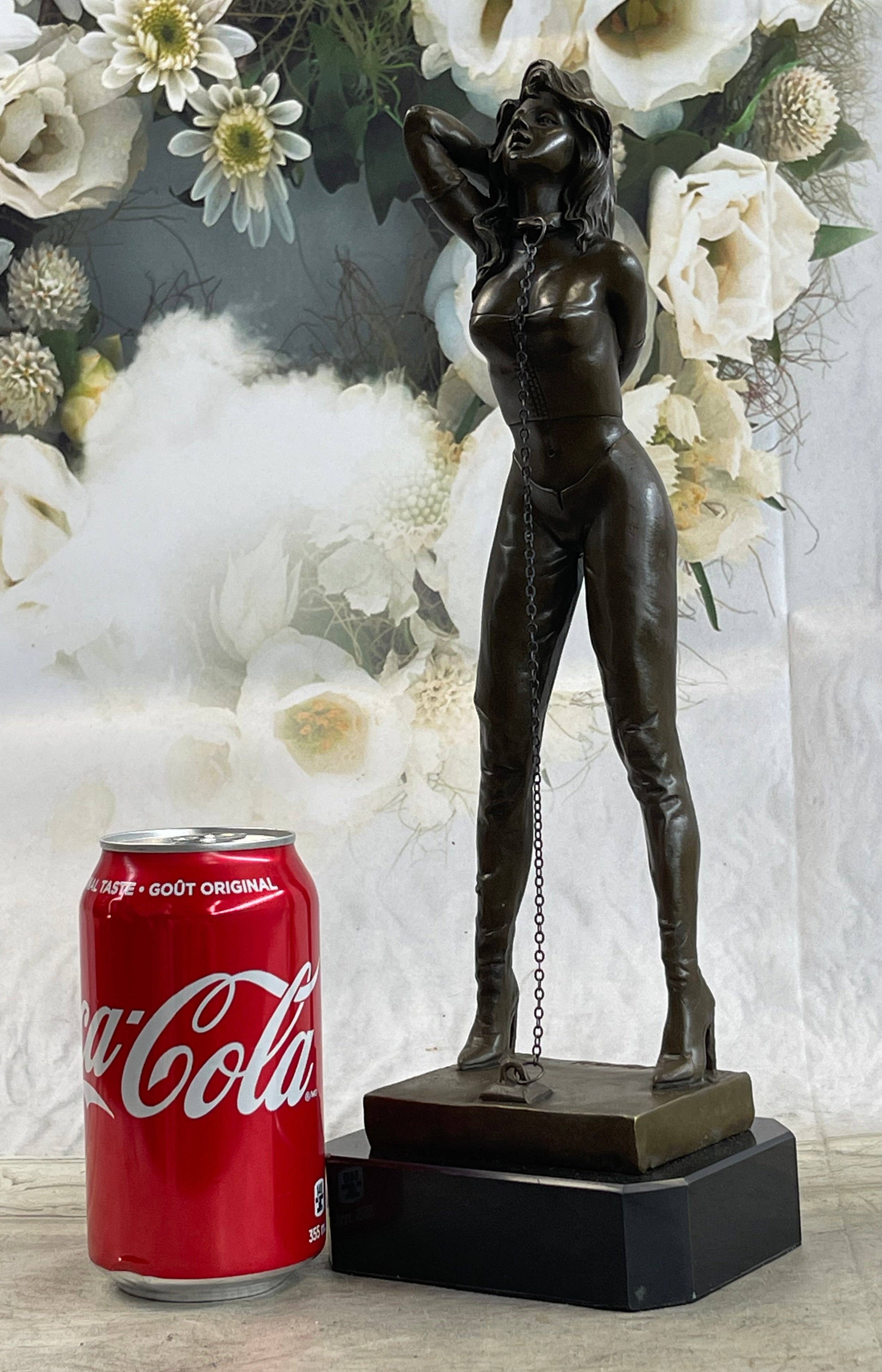 Bronzhaus – Escultura por atacado – Estátua Erotic Bondage Bronze Escultura Menina com Corrente Gargantilha Mavchi Original 13,5 “x 5"1