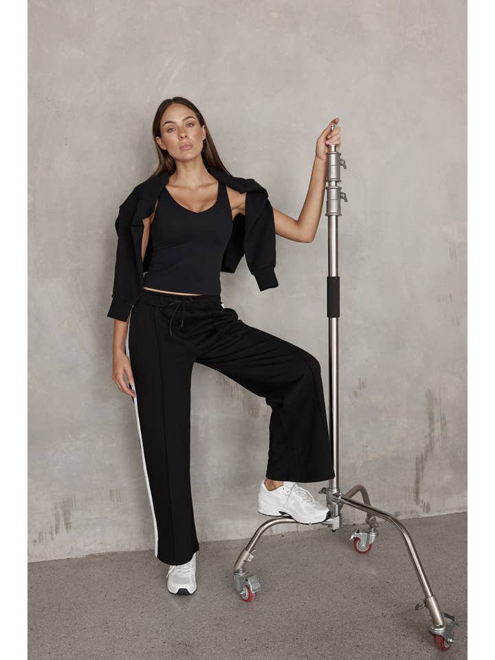 Core Comfort | Movement Tank Black for wholesale on Faire8