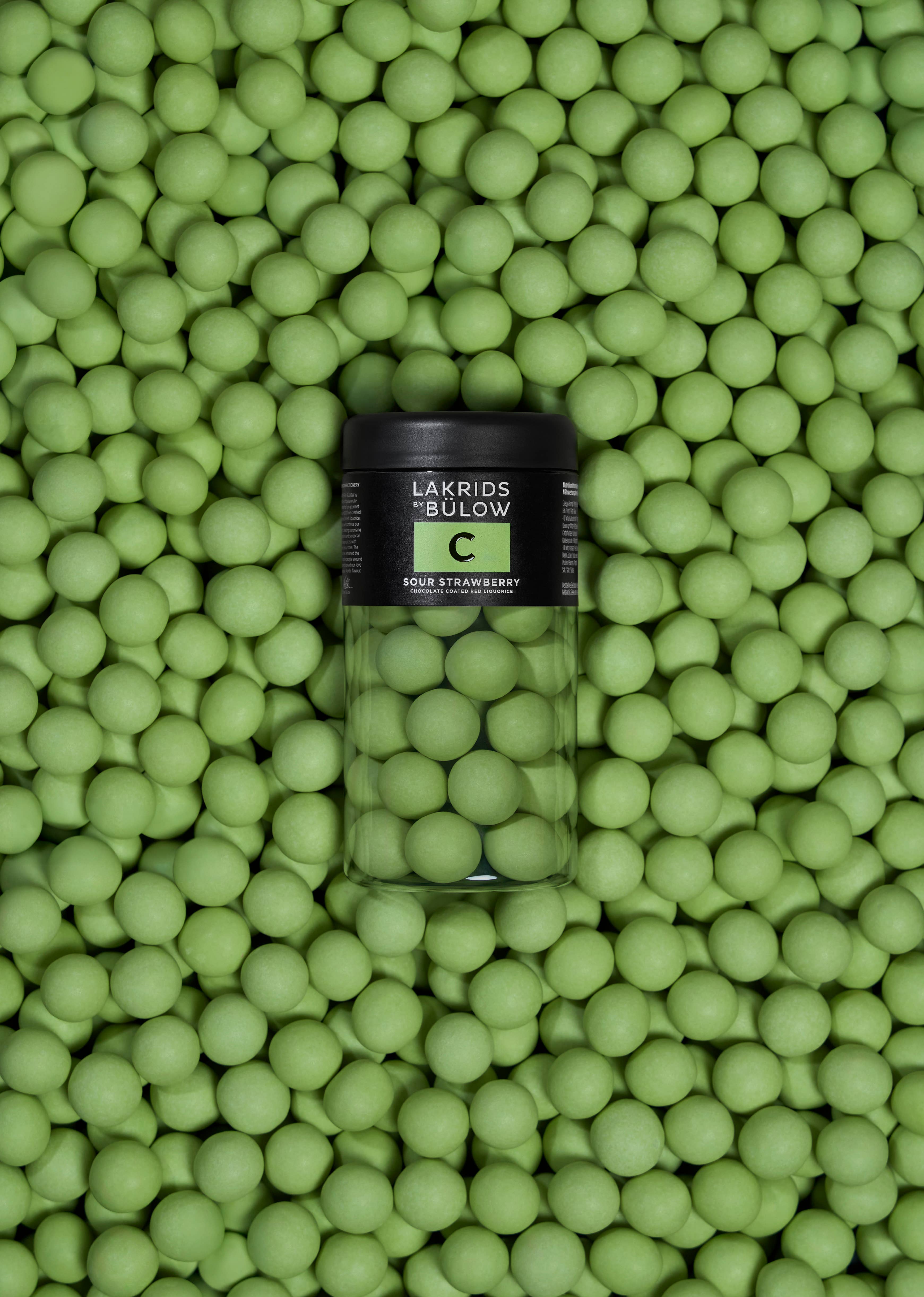 Lakrids by Bülow - Wholesale Chocolate Covered Sweets - C – SOUR  STRAWBERRY - White Chocolate Coated Red Licorice2