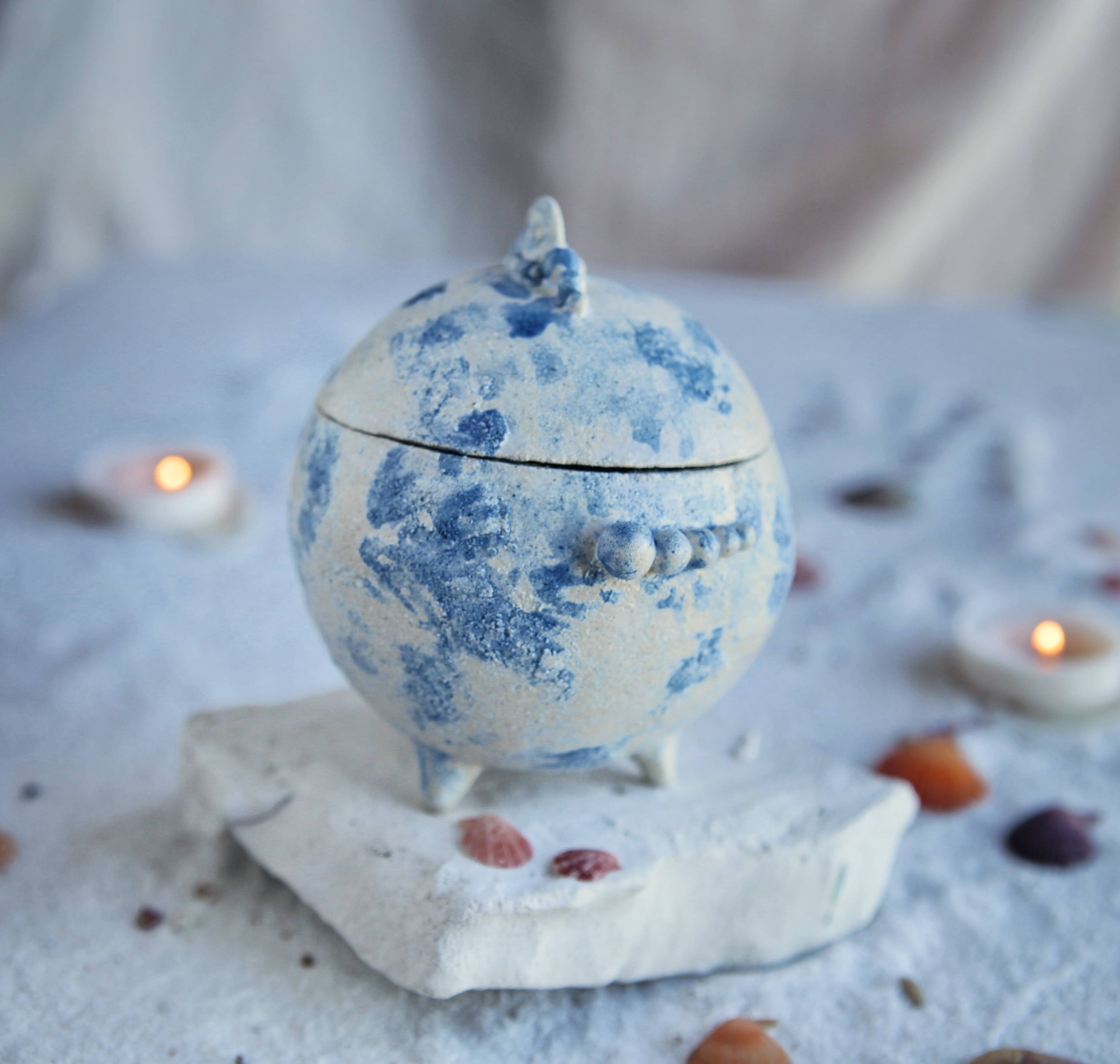 Nuria Vela Ceramica - Vente Porte-encens - Petit chaudron pleine lune4