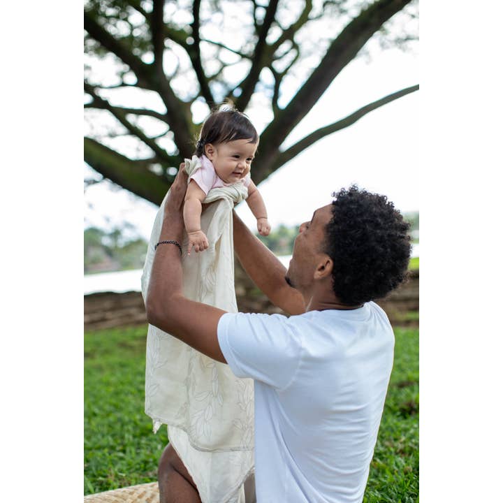 The Keiki Dept - Wholesale Swaddle - Baby - White Maile Strands Kapa Moe - Hawaiian Bamboo Swaddle7