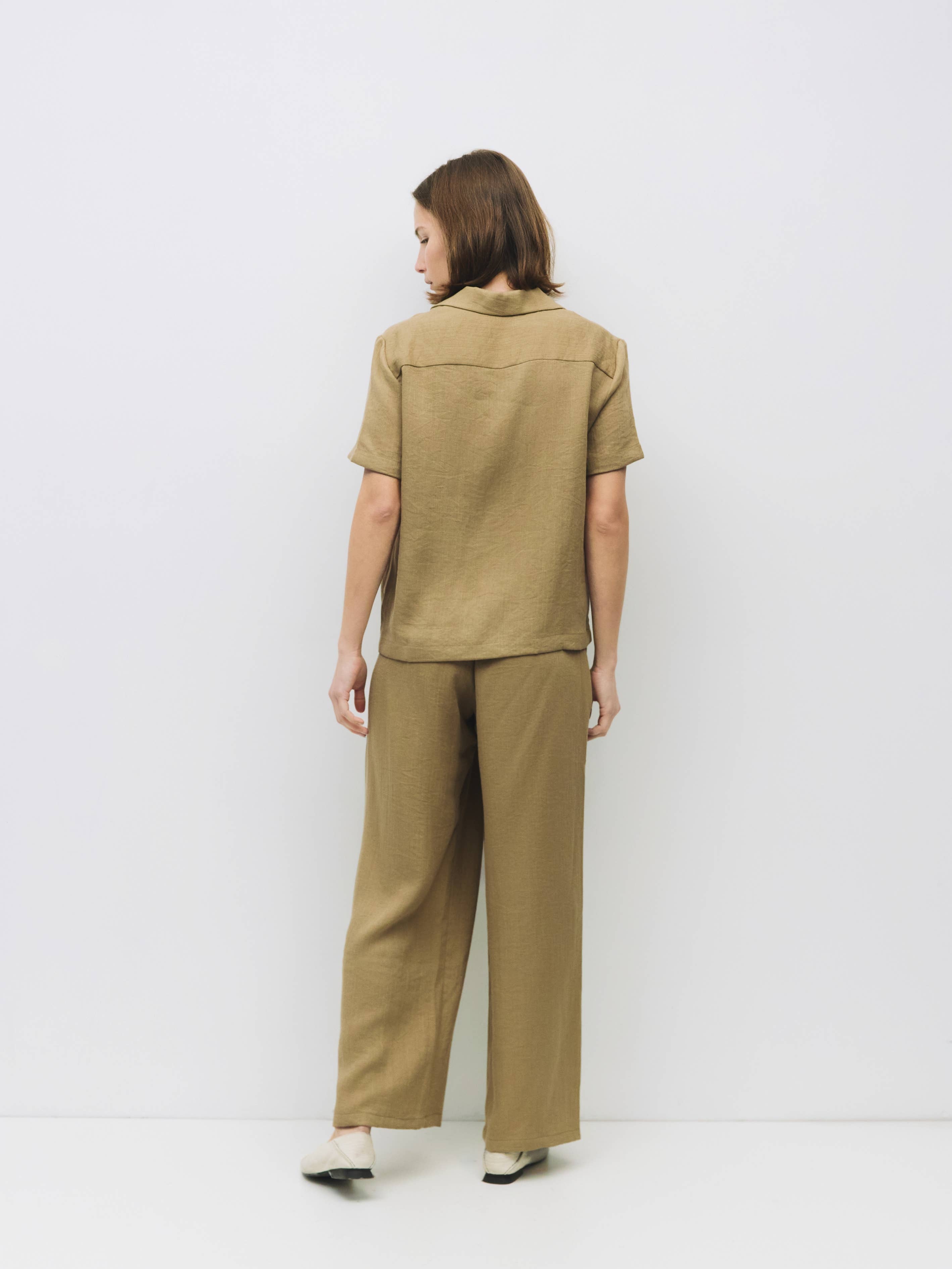 MOD REF – Großhandel Hemd – Damen – Das Donnie Top | Kurzärmeliges Hemd mit Knopfleiste5