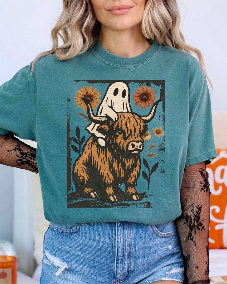 Southern Rheas - Wholesale T-Shirt (Graphic) - Women's - Halloween Highland Cow Floral Ghost Comfort T-shirt0