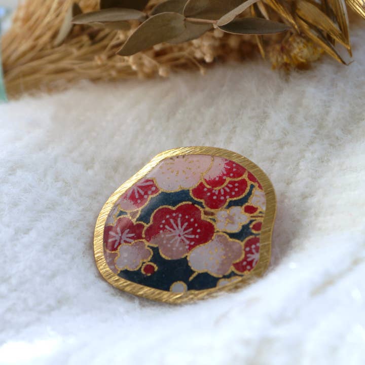 Broche en papier japonais - Fleurs prunes pour la vente par Dix janvier
