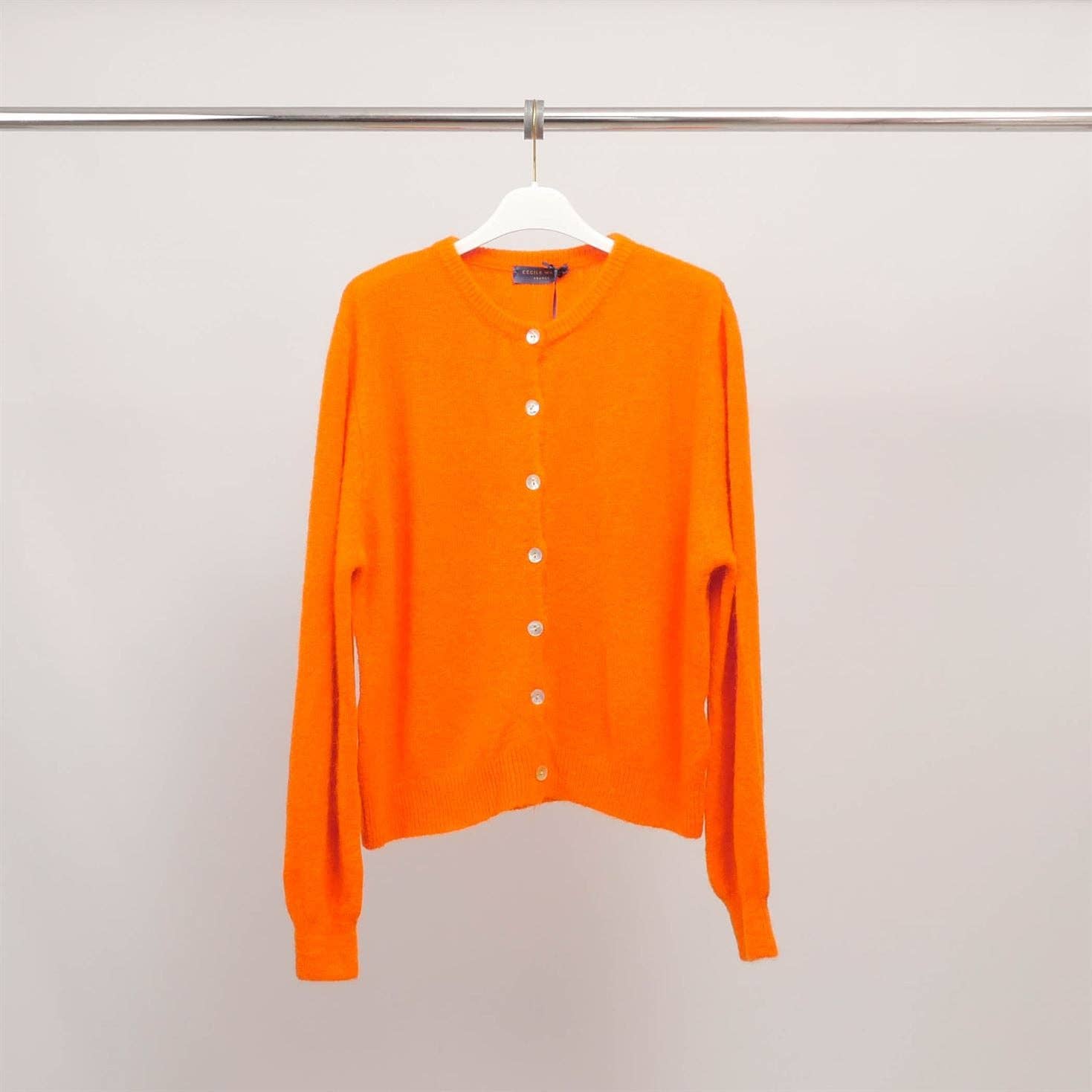 Cecile Wang - Vente Cardigan – femme - Gilet col rond en maille duveteuse PJ250053