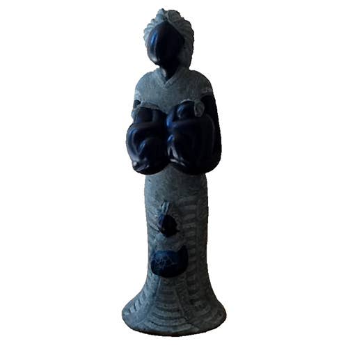 Sculpture en stéatite pour mère et enfant pour la vente par One World Projects