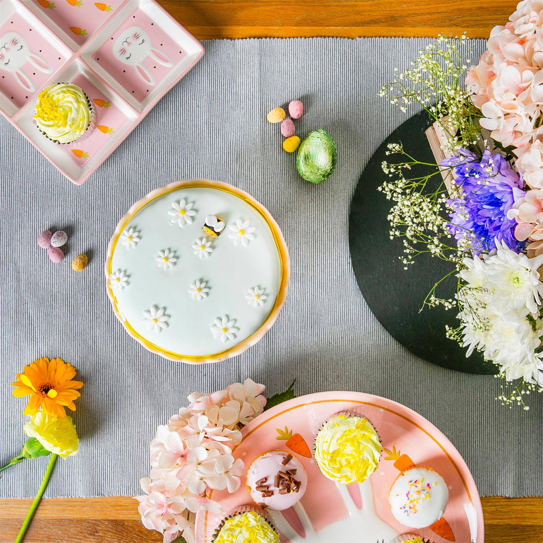 Rinkit Ltd – Engroshandel Kagestativ – Nicola Spring Påskehare kagefad - 18 cm - Hvid2